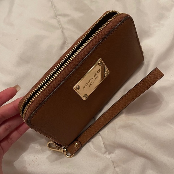 Michael Kors wallet - Picture 2 of 3
